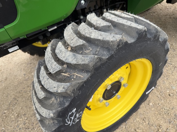 2025 John Deere 3038E - Photo10