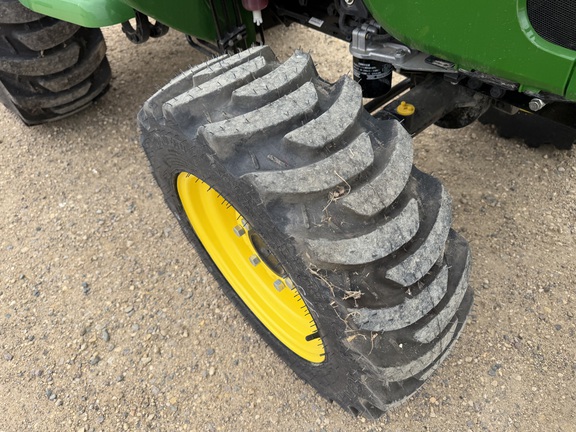 2025 John Deere 3038E - Photo11