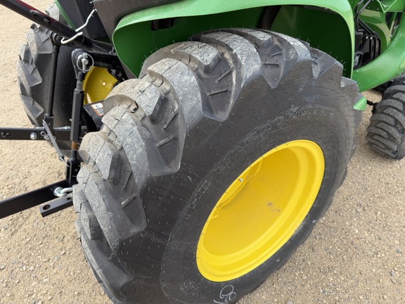 2025 John Deere 3038E - Photo13