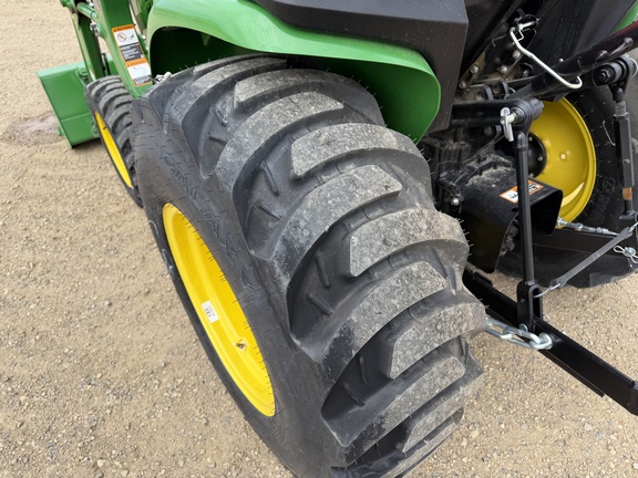 2025 John Deere 3038E - Photo14