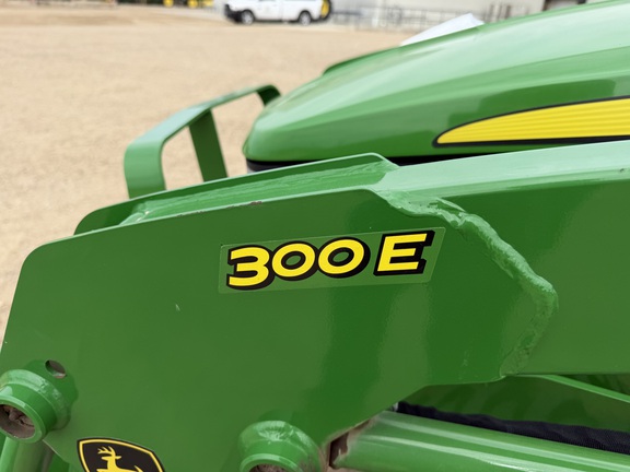 2025 John Deere 3038E - Photo15