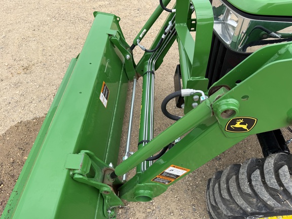 2025 John Deere 3038E - Photo17