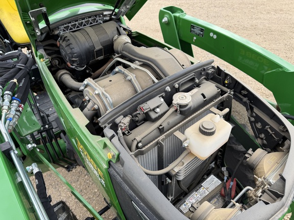 2025 John Deere 3038E - Photo21