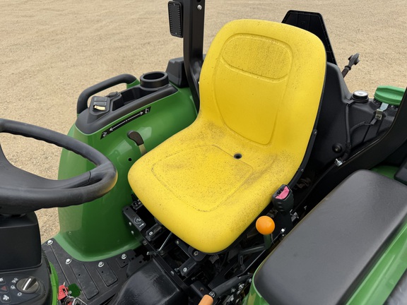 2025 John Deere 3038E - Photo25