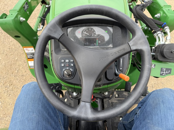 2025 John Deere 3038E - Photo28