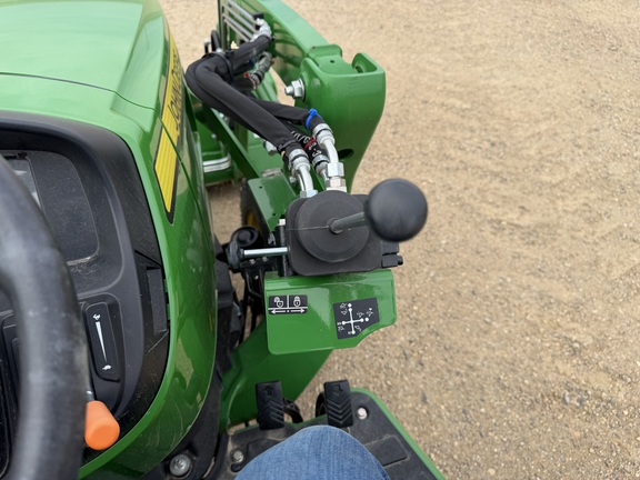 2025 John Deere 3038E - Photo29