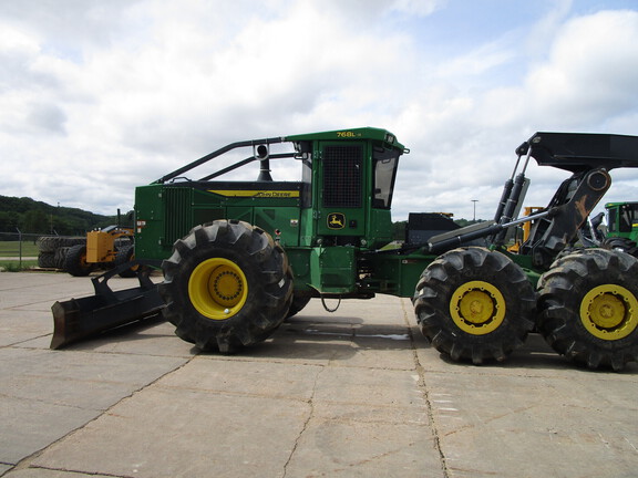 2022 John Deere 768L-II