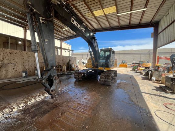 2019 John Deere 210G LC
