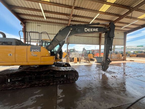 2019 John Deere 210G LC