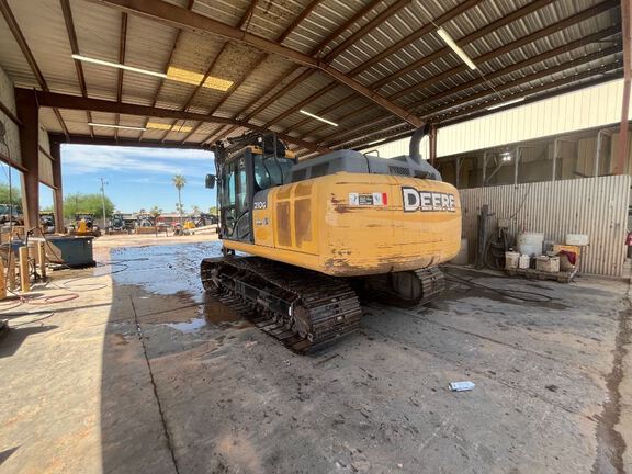 2019 John Deere 210G LC
