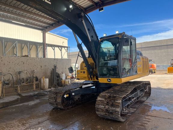 2019 John Deere 210G LC
