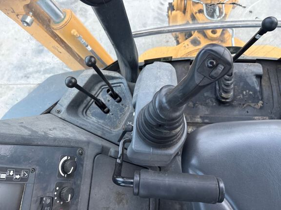 2023 John Deere 710P