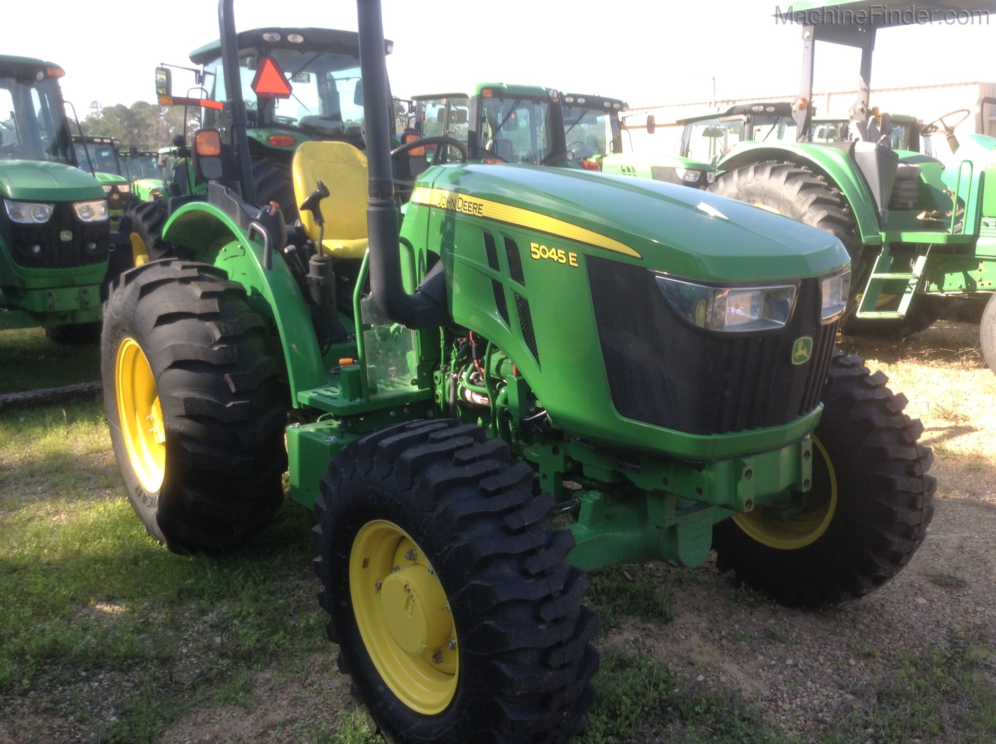 2018 John Deere 5045E Image 1