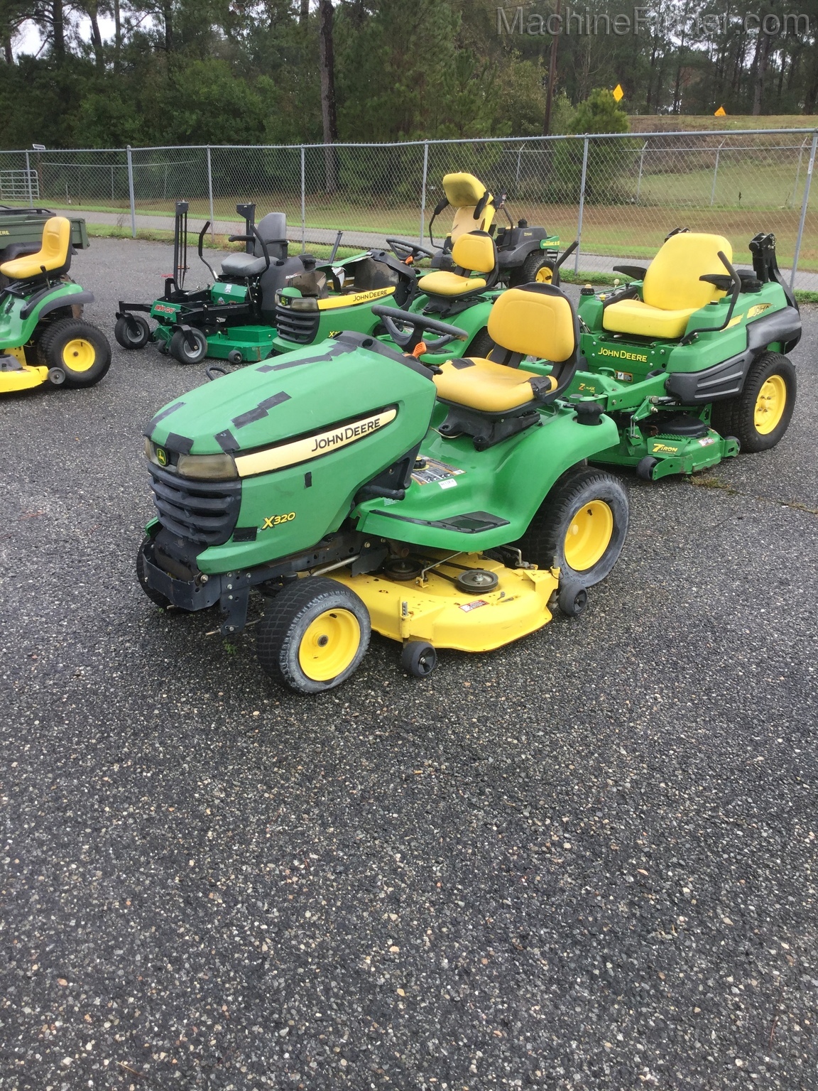 2008 John Deere X320 Image 2