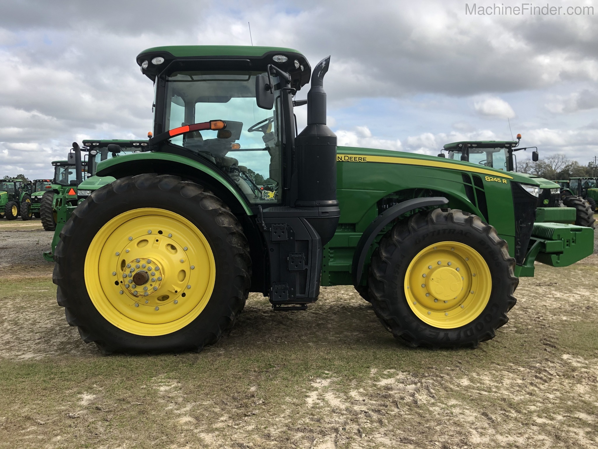 2018 John Deere 8245R Image 3