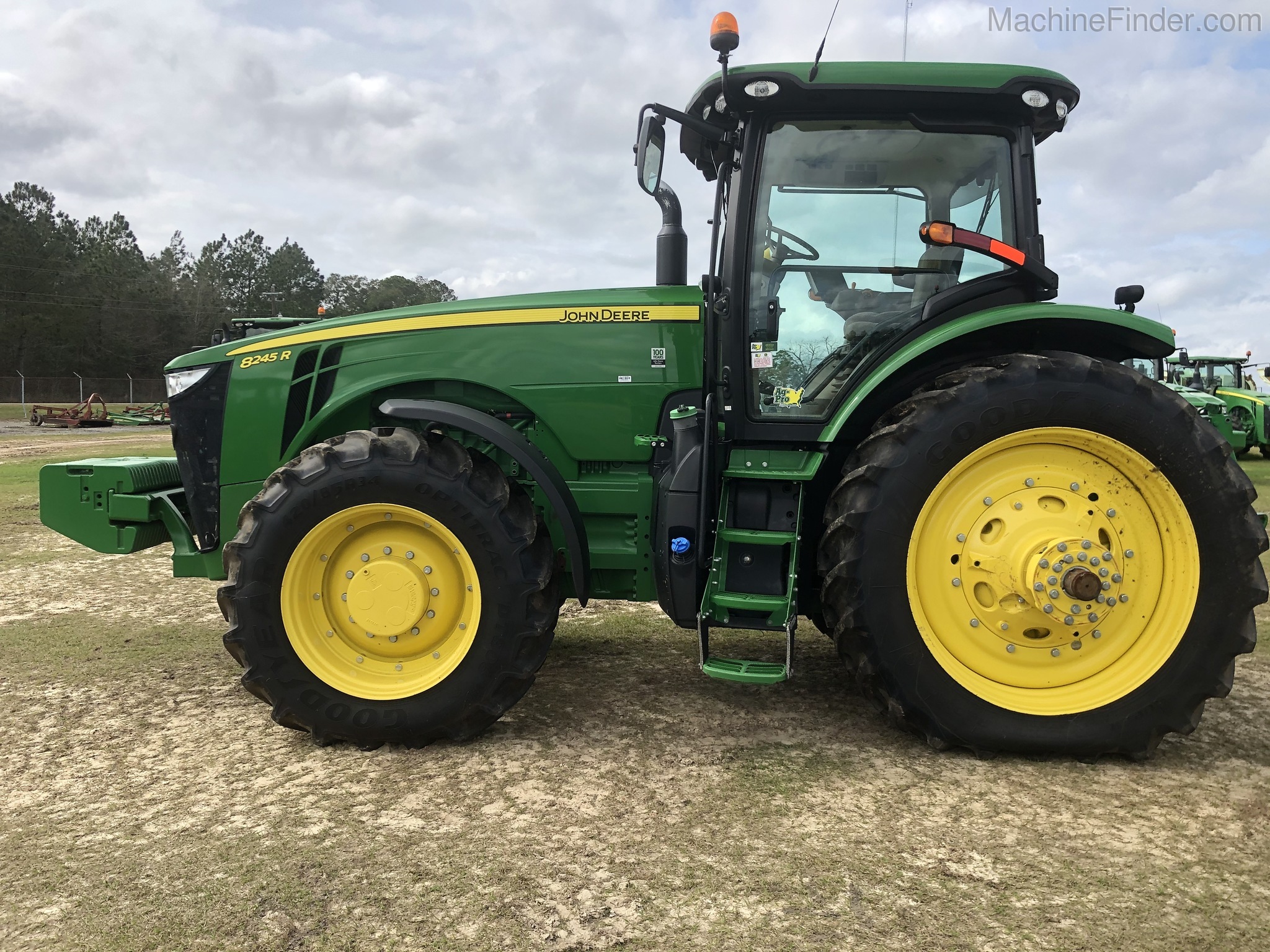 2018 John Deere 8245R Image 1