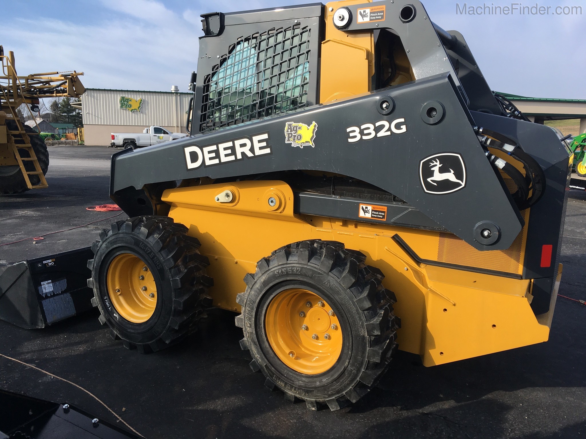 2018 John Deere 332G Image 7