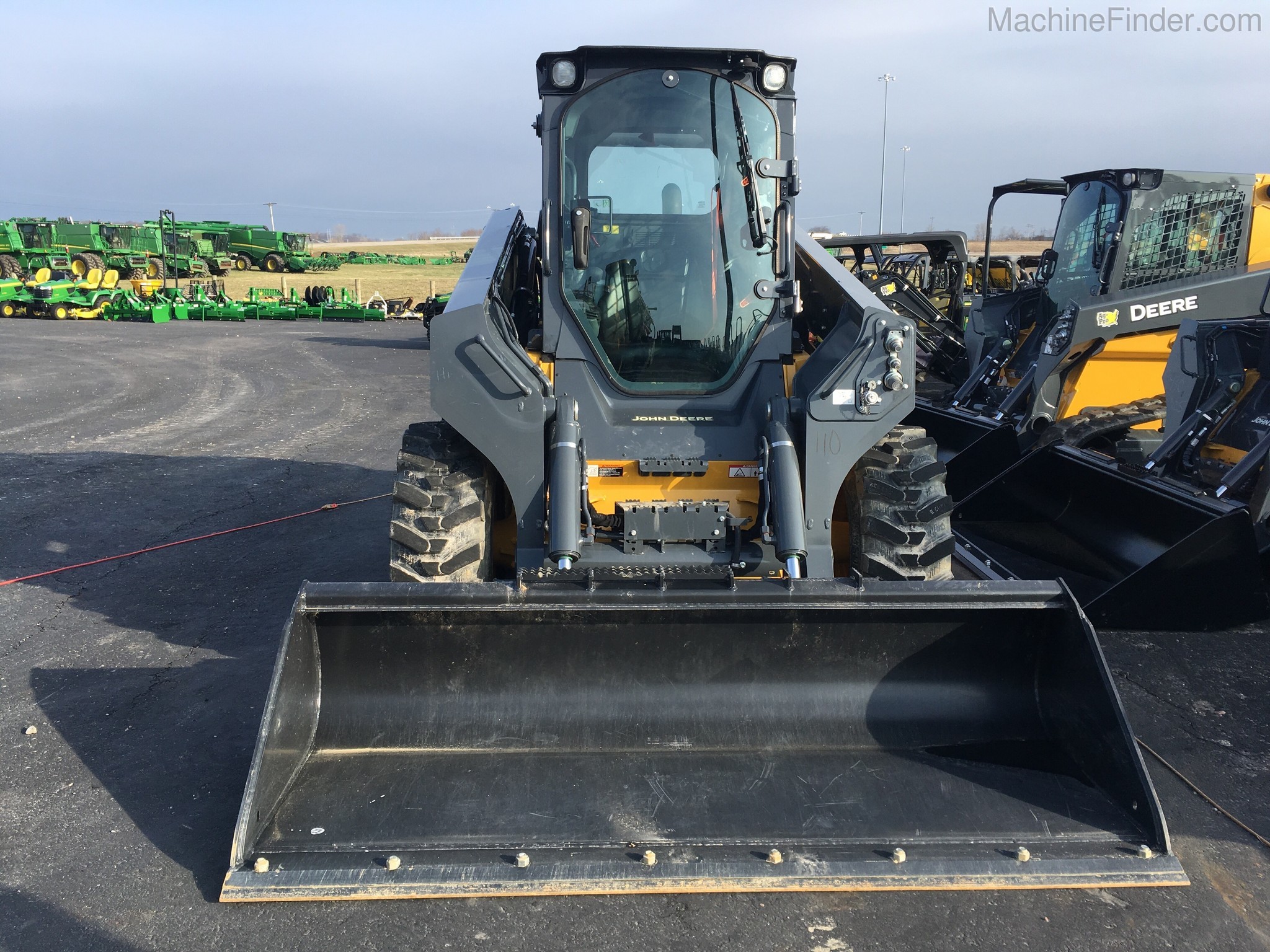 2018 John Deere 332G Image 3