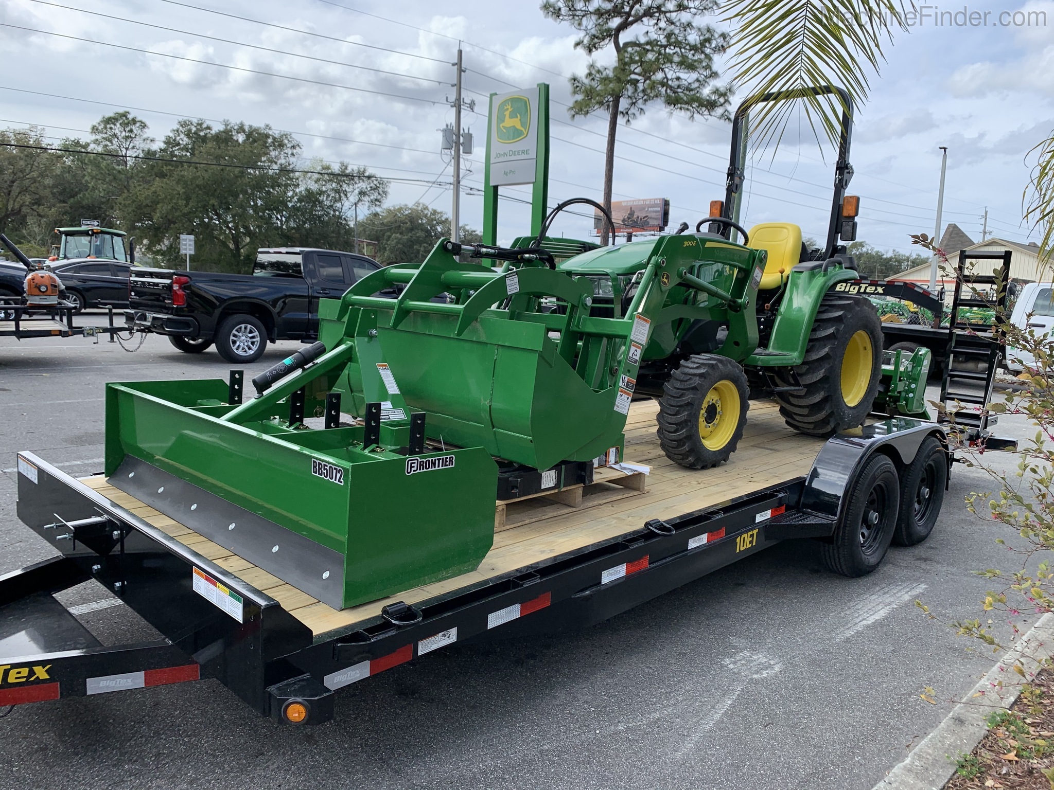 2020 John Deere 3032E Image 3