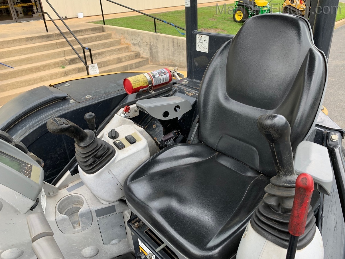 2017 John Deere 50G Image 10