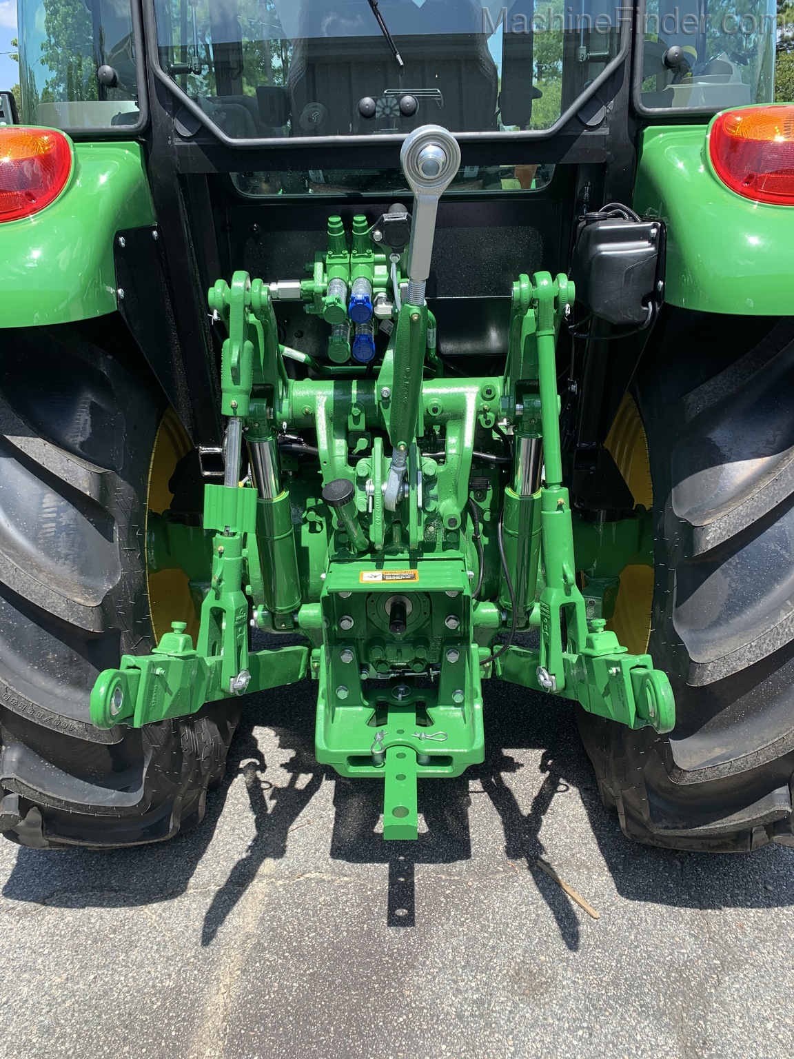 2020 John Deere 5100M Image 6