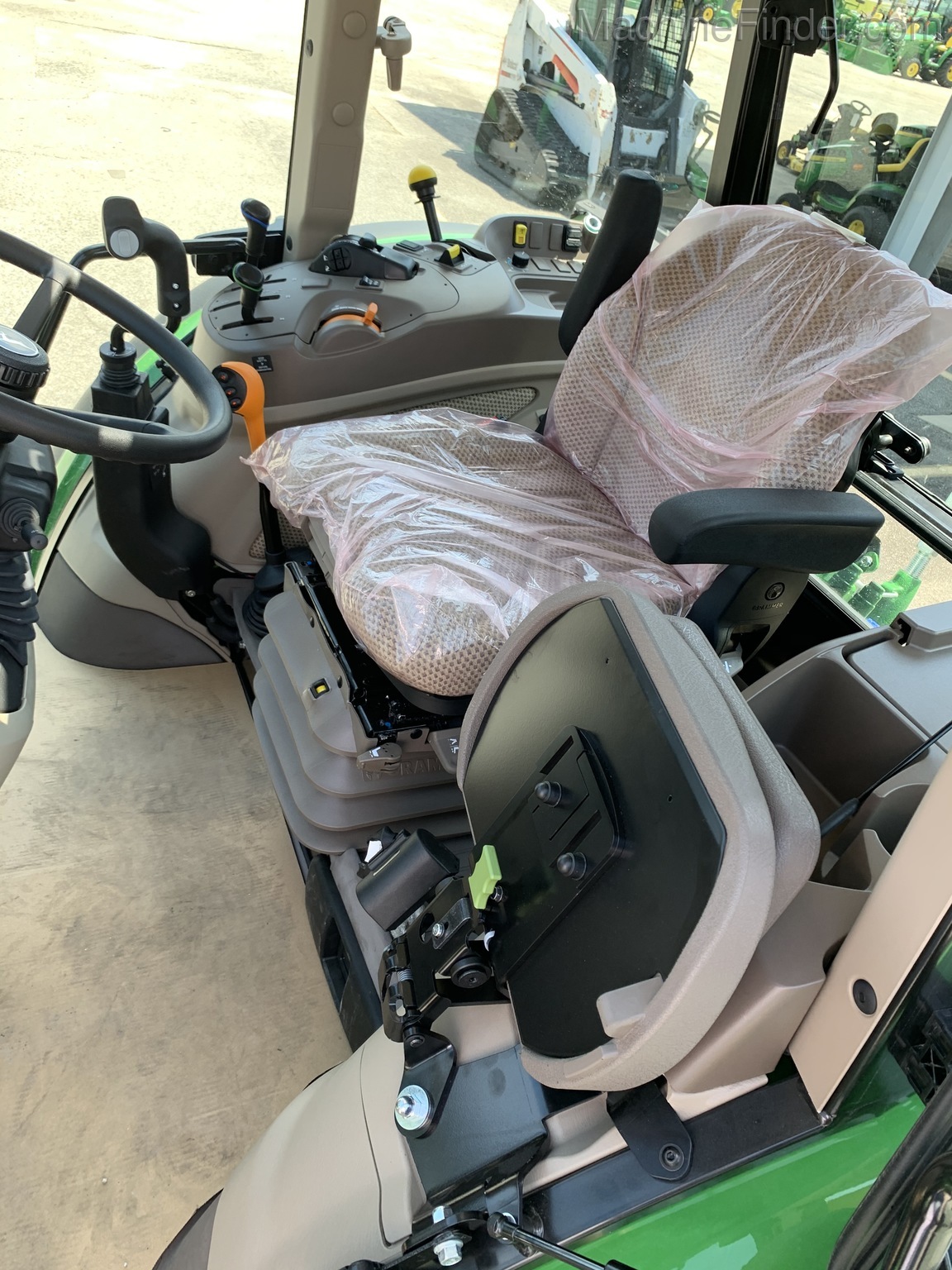 2020 John Deere 5100M Image 9