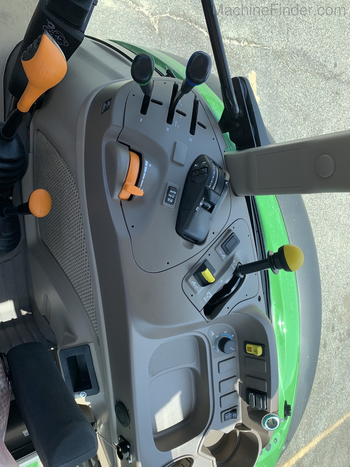 2020 John Deere 5100M Image 10