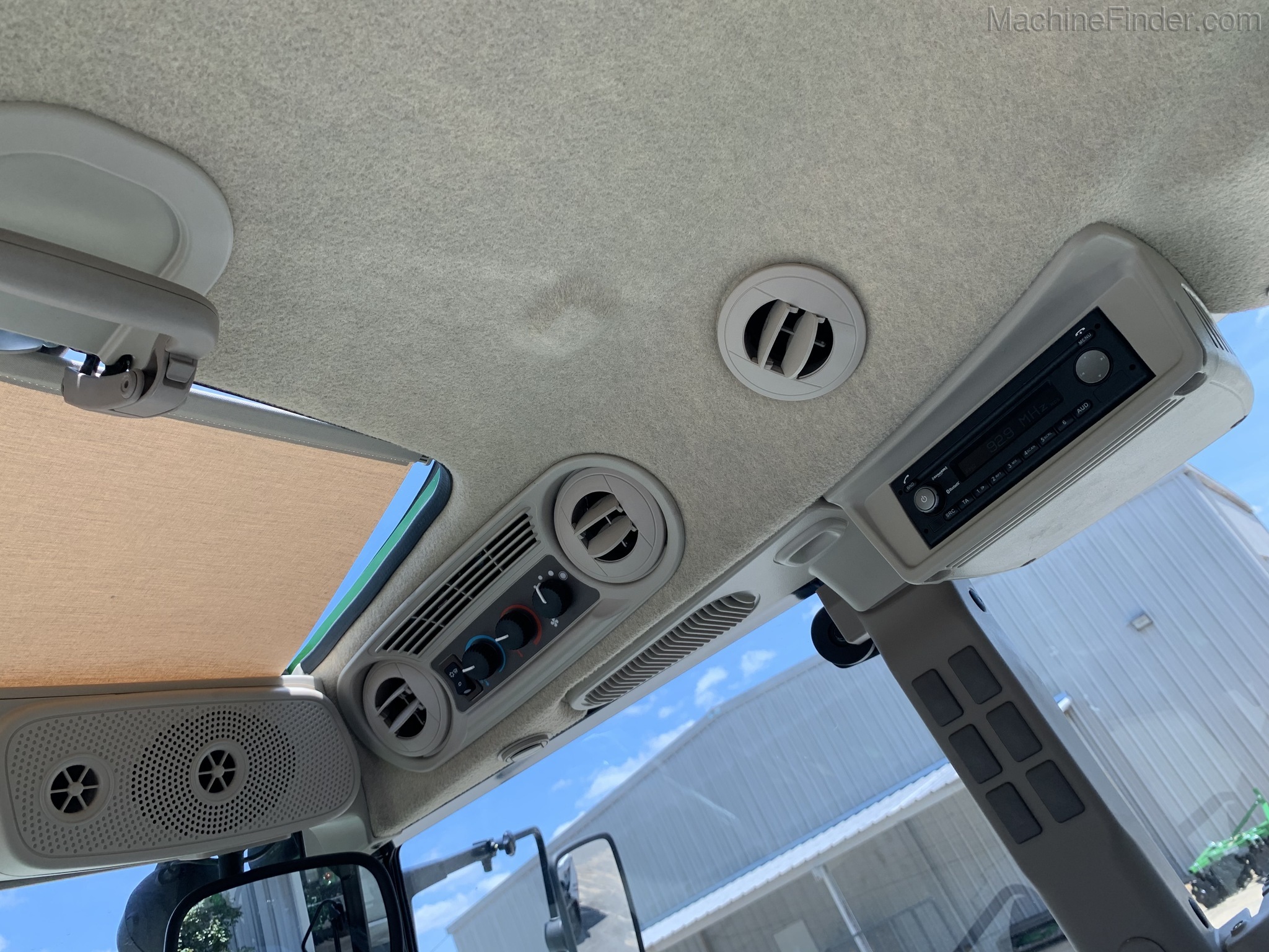 2020 John Deere 5100M Image 12