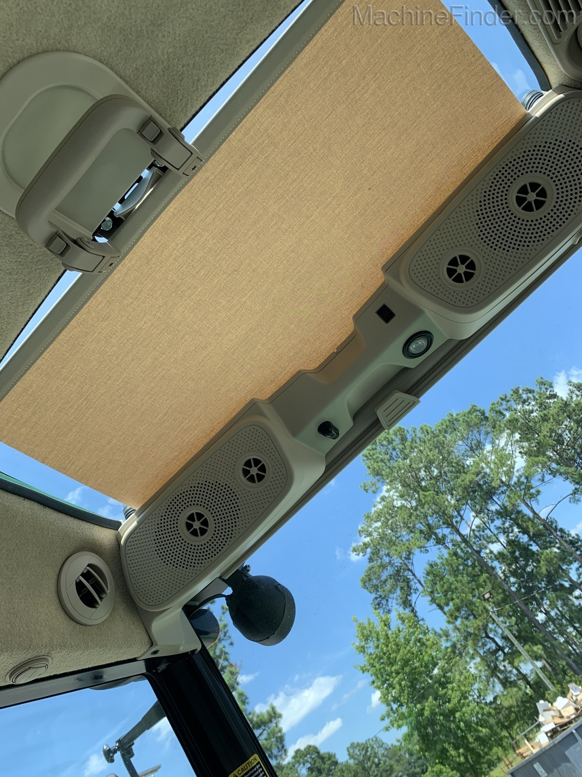 2020 John Deere 5100M Image 11