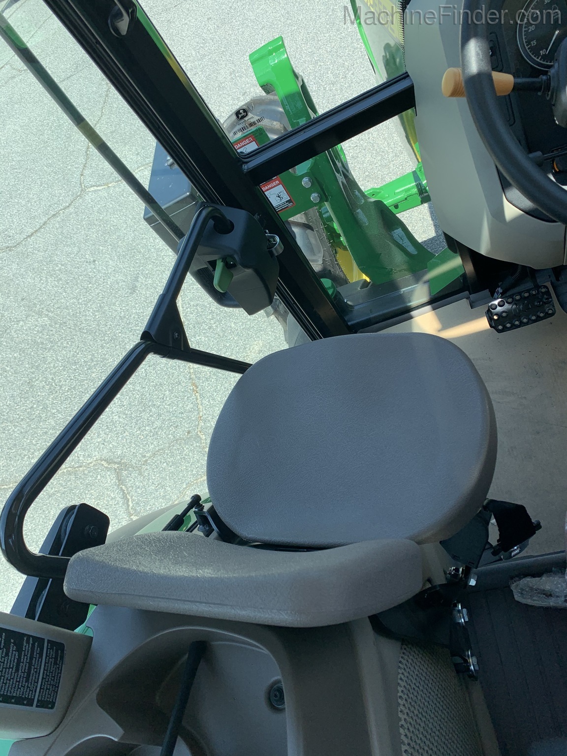 2020 John Deere 5100M Image 13