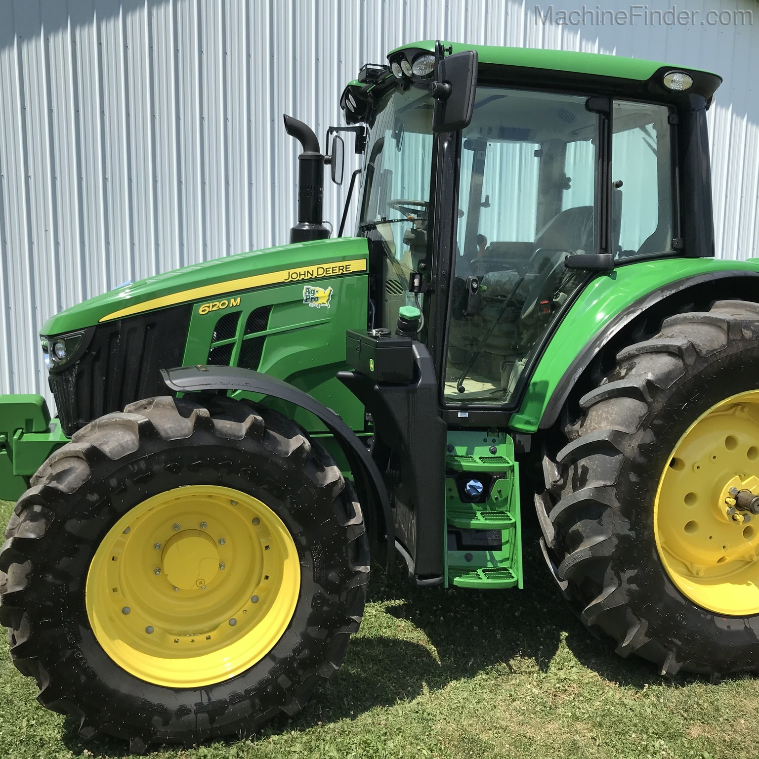 2020 John Deere 6120M Image 2