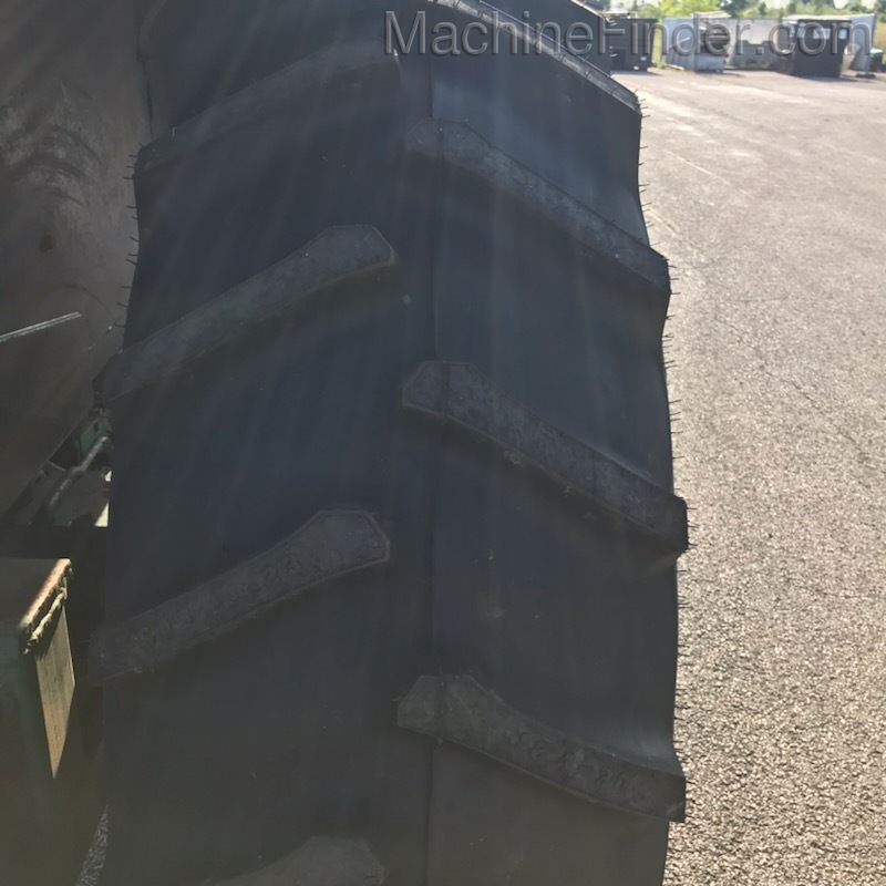 1984 John Deere 2750 Image 5