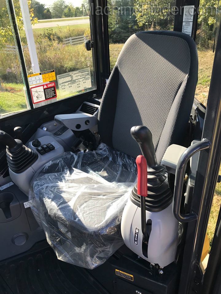 2019 John Deere 35G Image 4