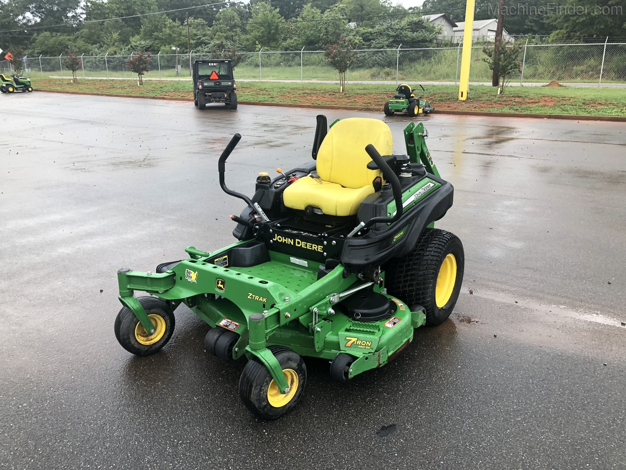 2016 John Deere Z920M Image 2