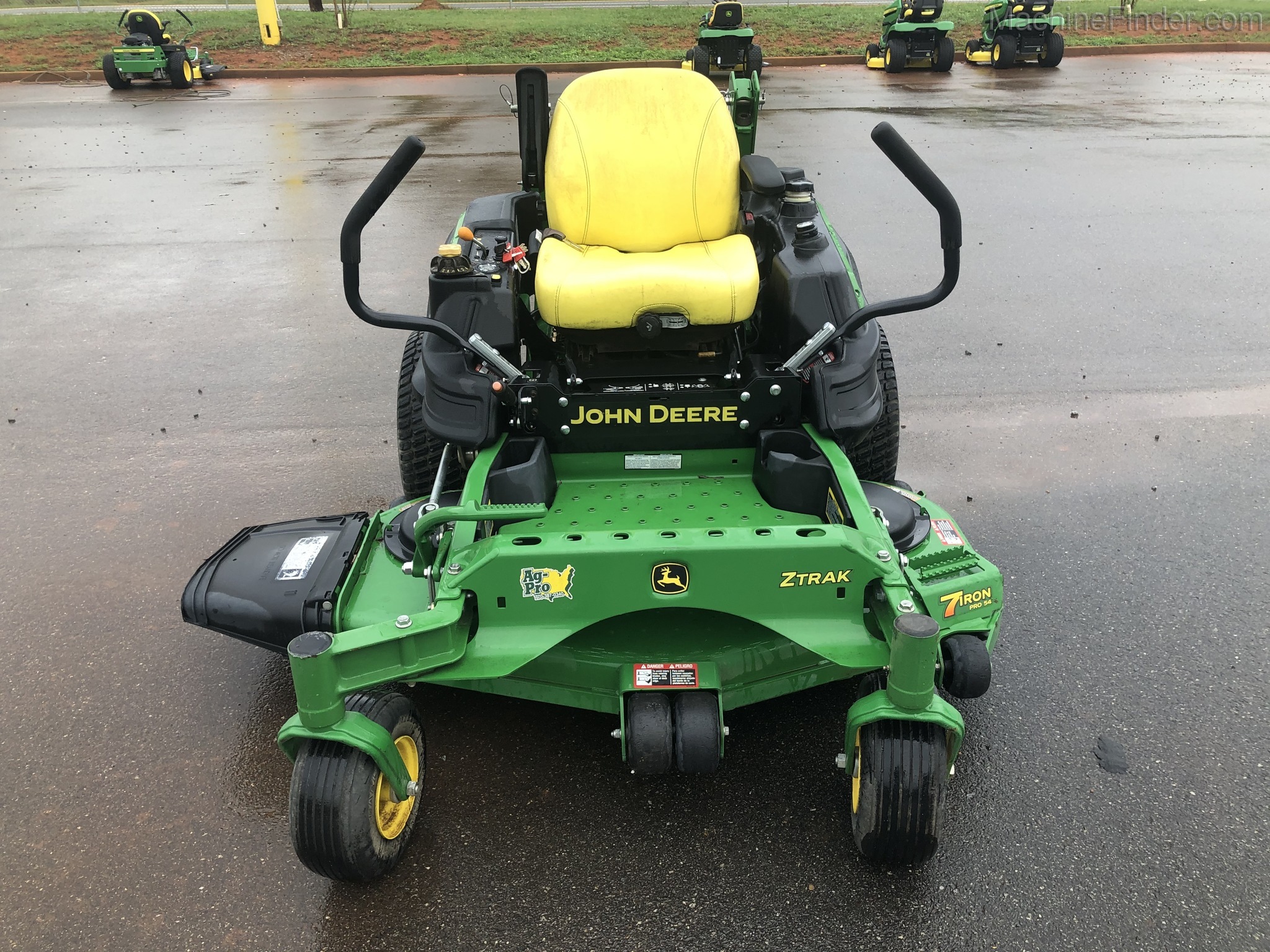2016 John Deere Z920M Image 1
