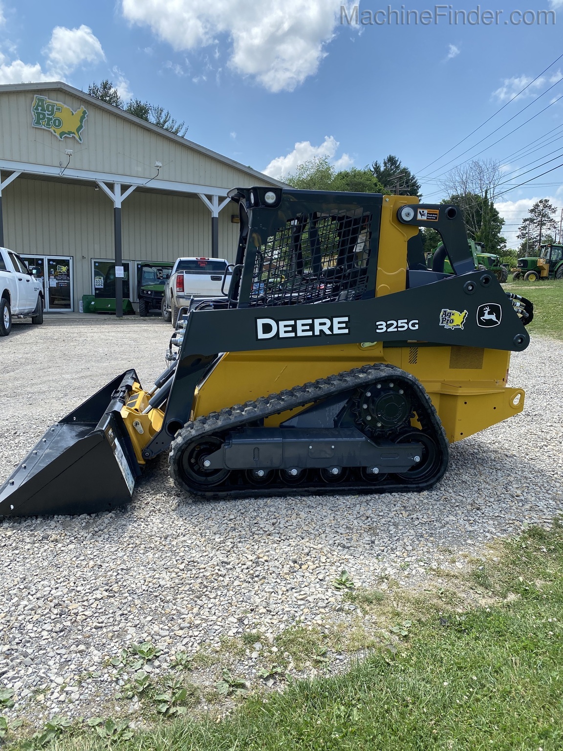 2020 John Deere 325G Image 4
