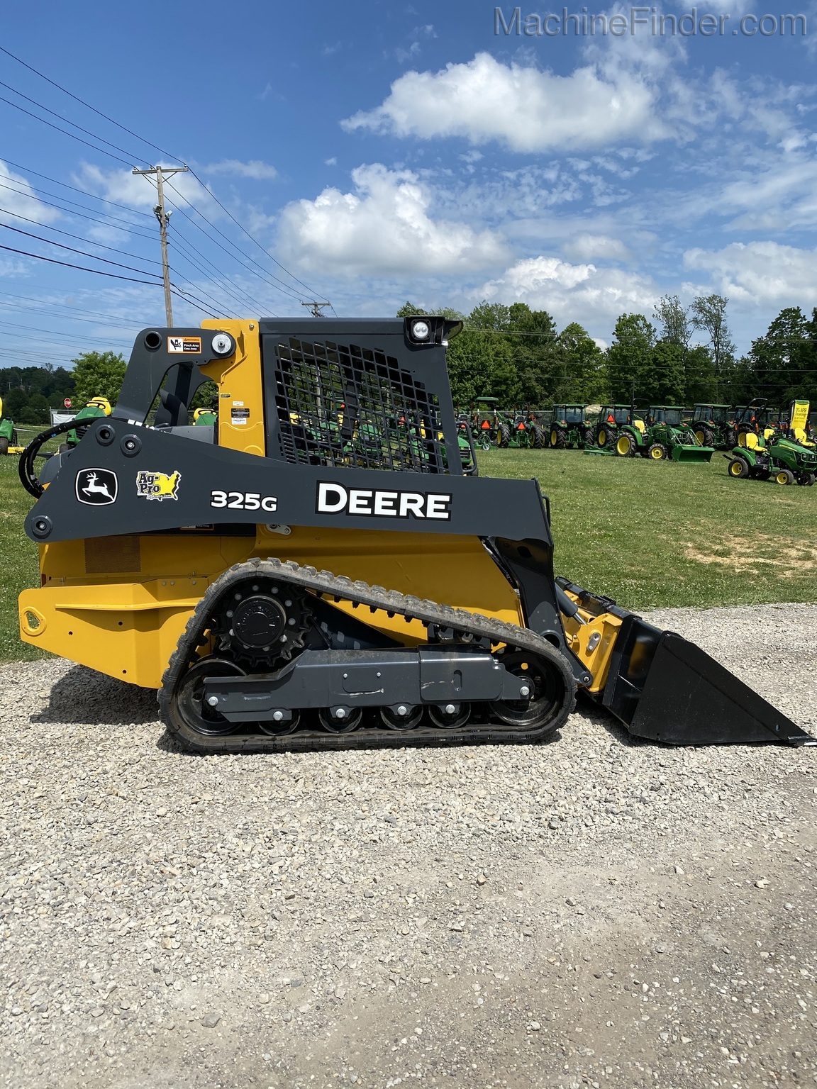 2020 John Deere 325G Image 8