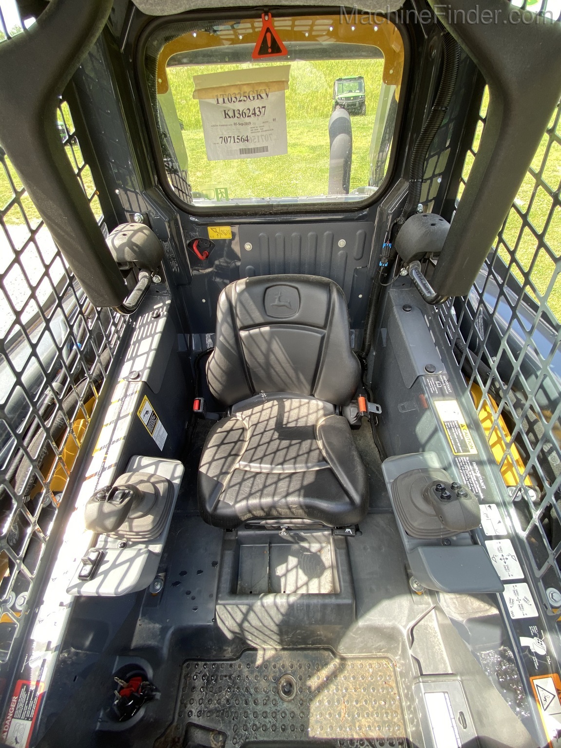 2020 John Deere 325G Image 11