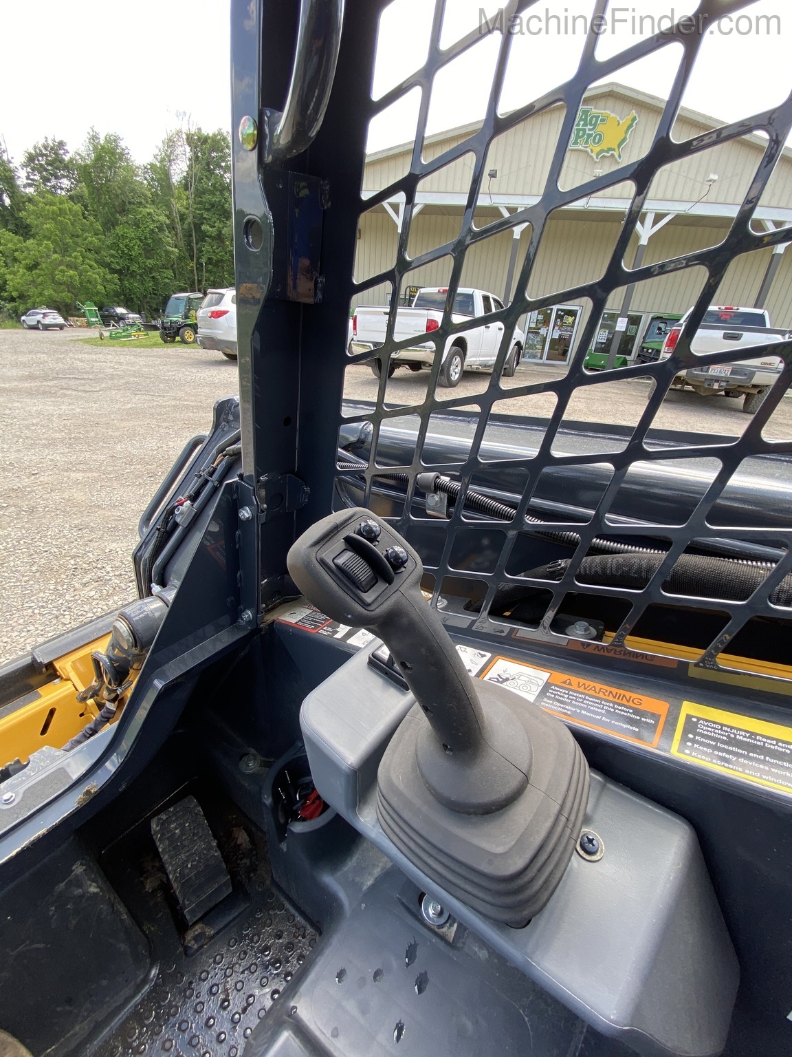 2020 John Deere 325G Image 13