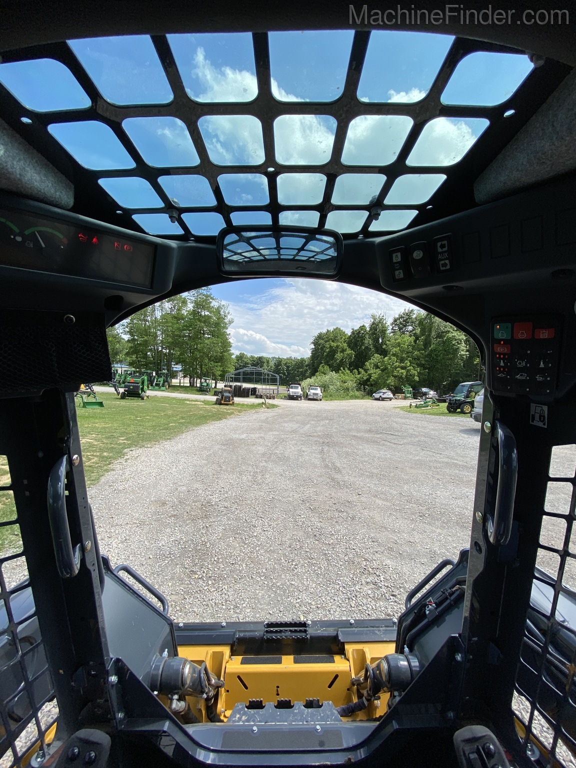 2020 John Deere 325G Image 16