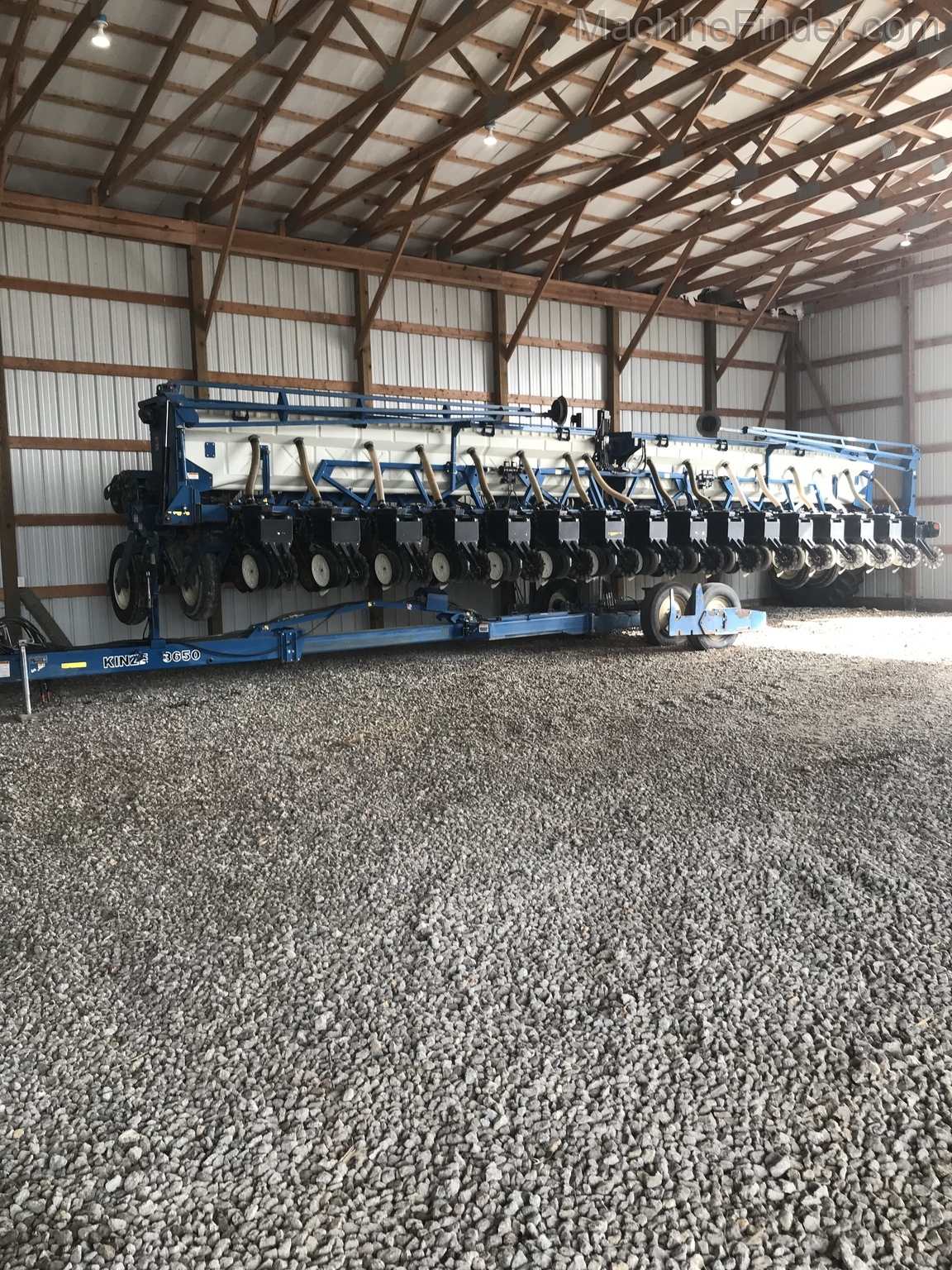 2002 Kinze 3650 Image 1