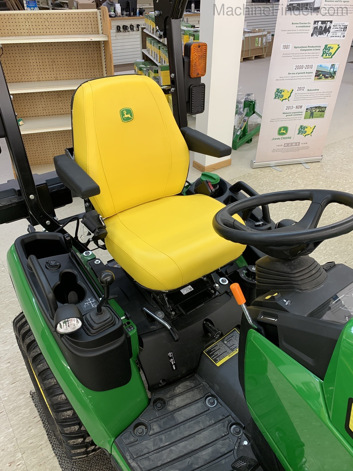 2020 John Deere 1025R 120R LOADER Image 5
