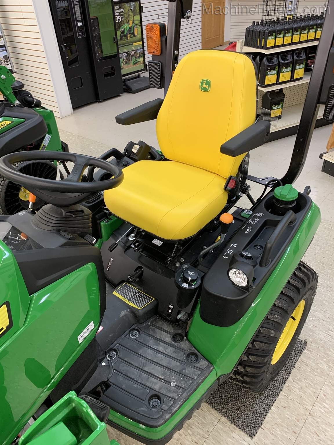 2020 John Deere 1025R 120R LOADER Image 6