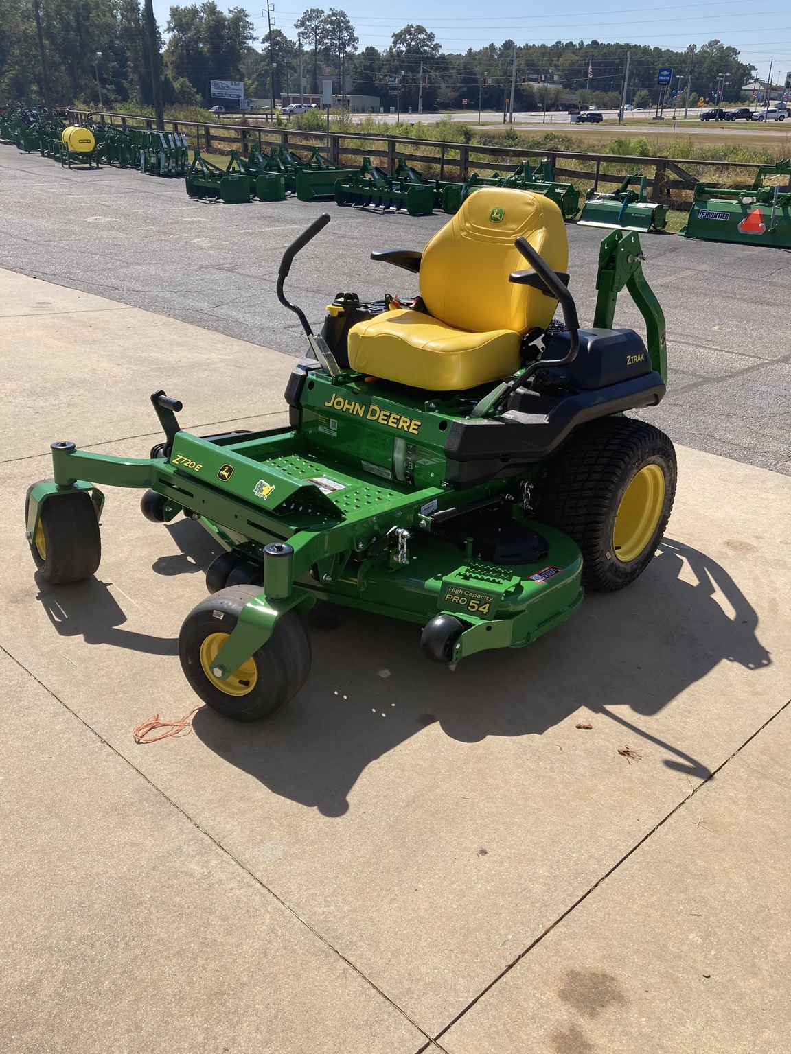 2025 John Deere Z720E Image 1