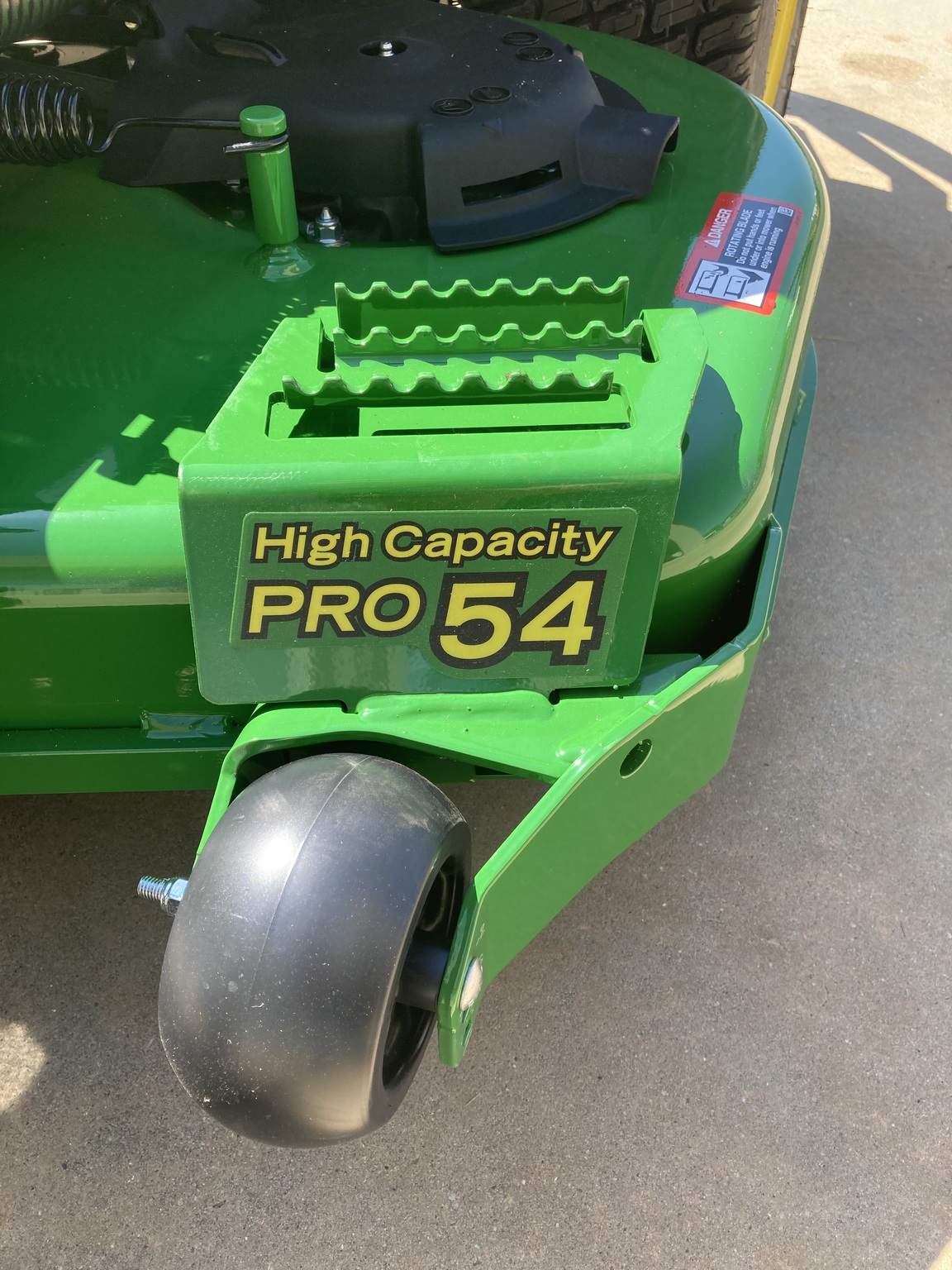 2025 John Deere Z720E Image 3