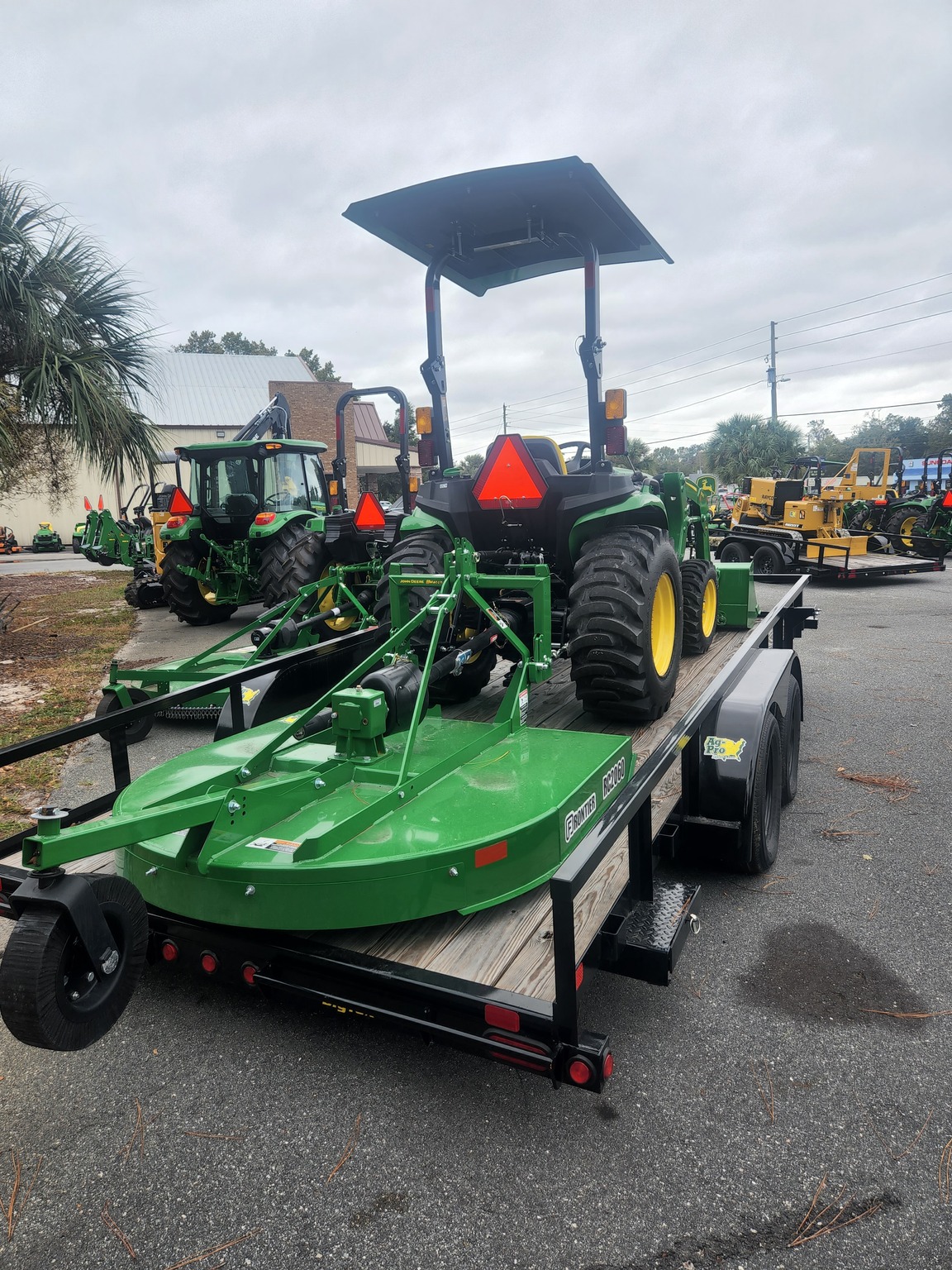 2023 John Deere 3032E Image 3