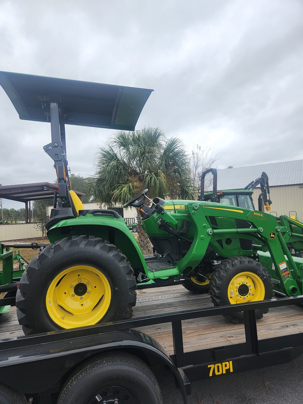 2023 John Deere 3032E Image 2