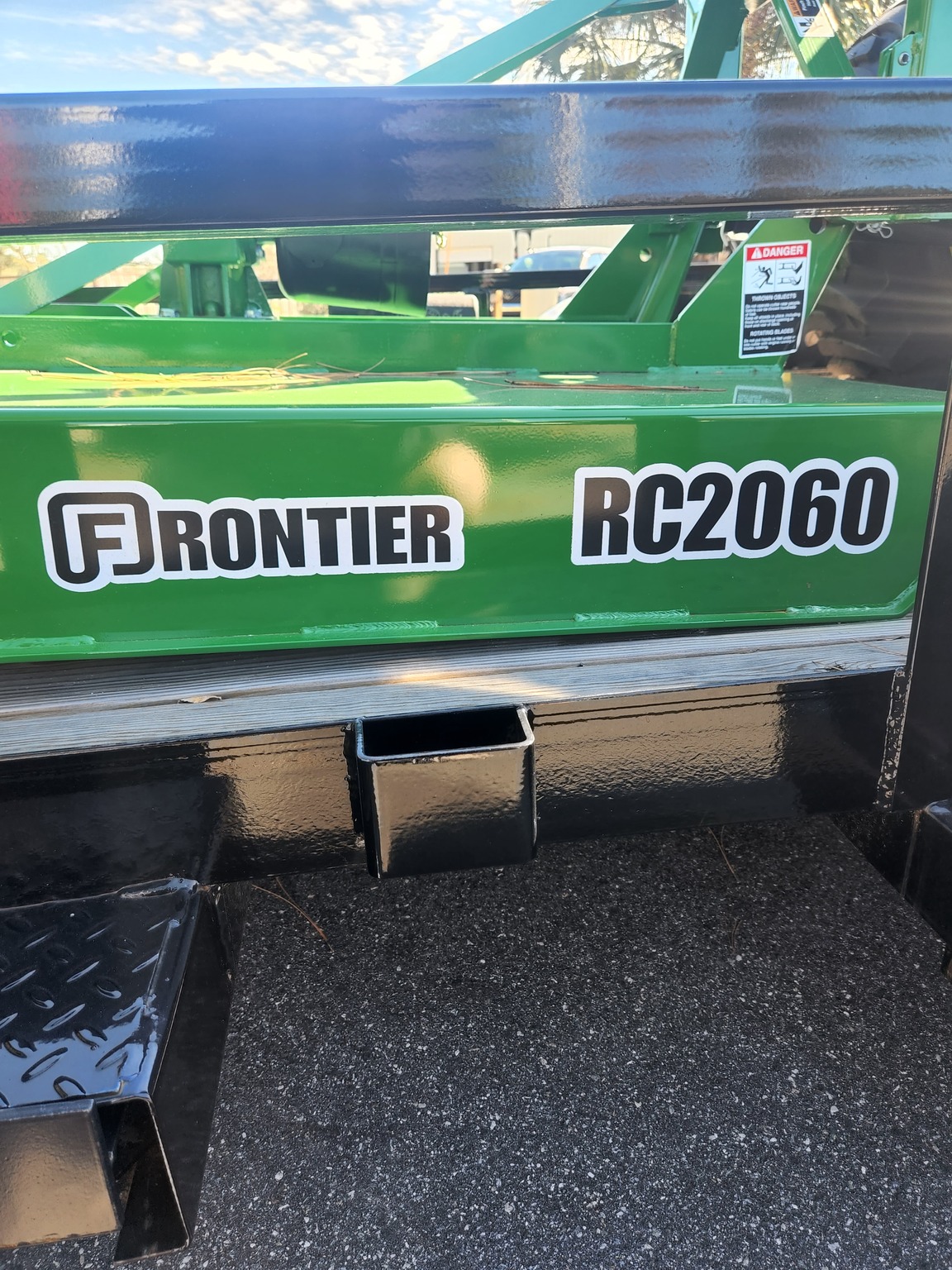 2023 John Deere 3032E Image 8