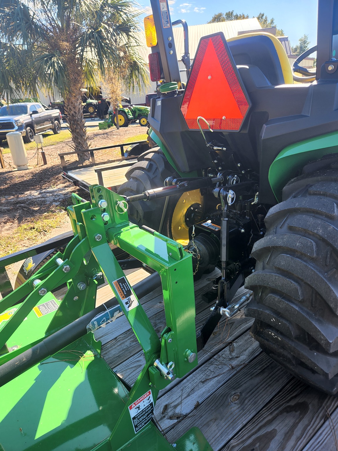 2023 John Deere 3032E Image 5