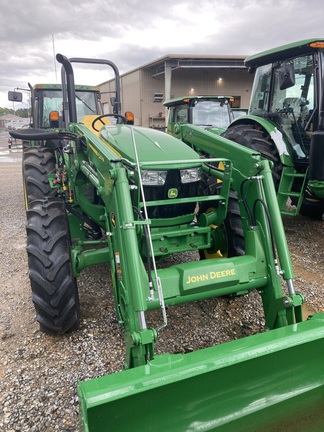 2023 John Deere 5067E Photo 3